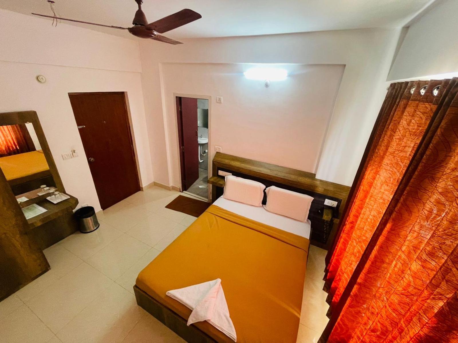 B Six Hotel Bangalore Dış mekan fotoğraf