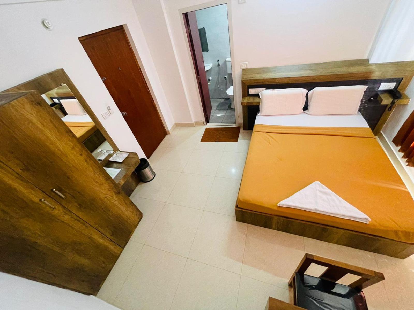 B Six Hotel Bangalore Dış mekan fotoğraf